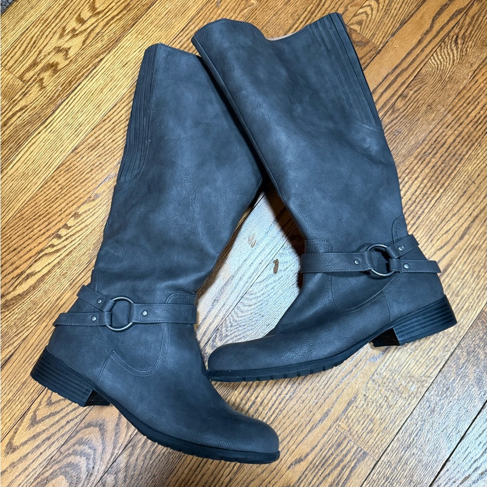 Women's wide calf- size 9.5 Life Stride- Gray Knee-High Boots. Worn once